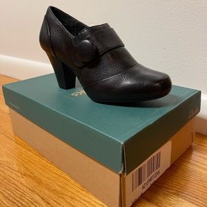 Clarks black heels